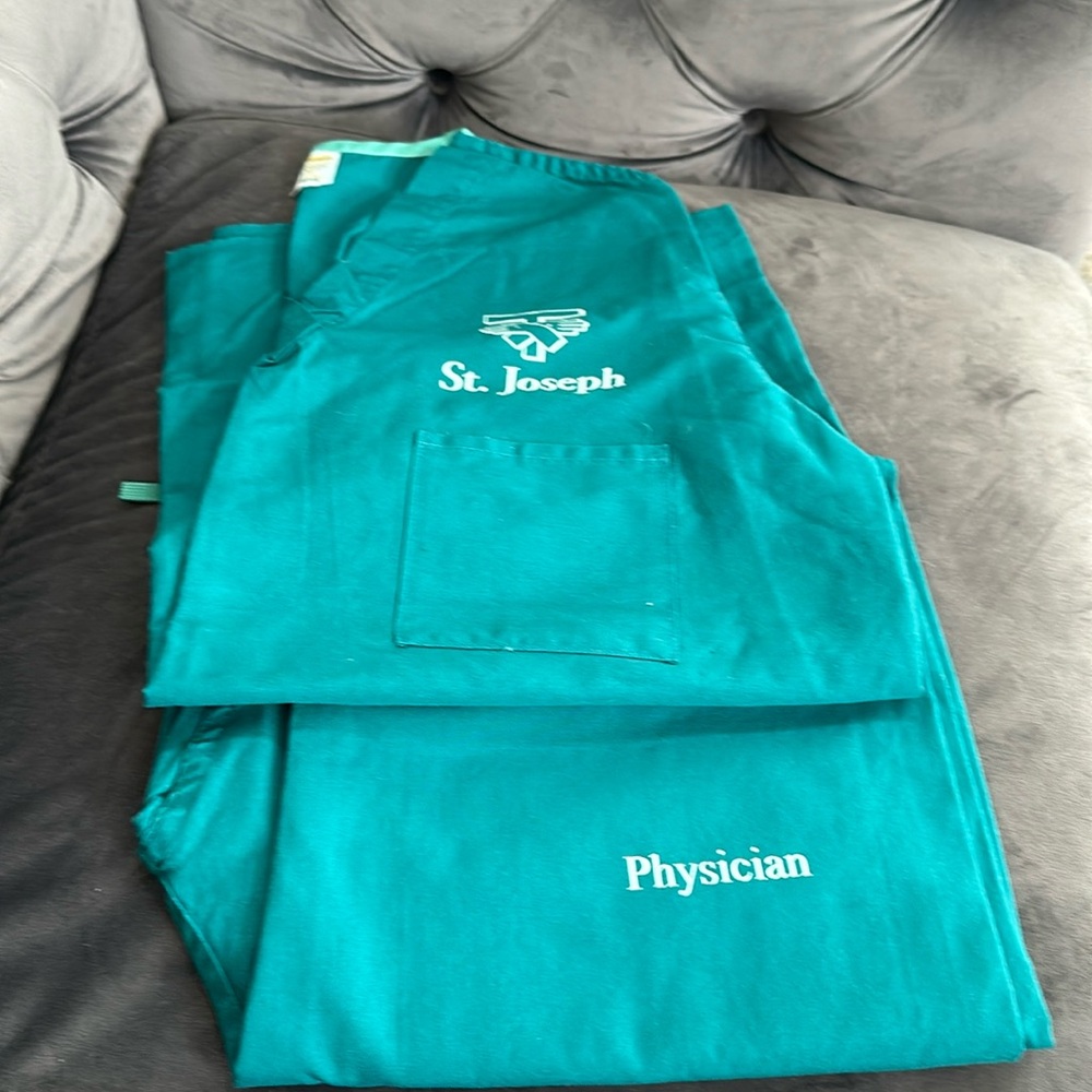 Green scrub set size medium